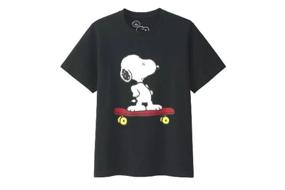 Pre-owned Kaws  X Uniqlo X Peanuts Snoopy Skateboarding Tee Black