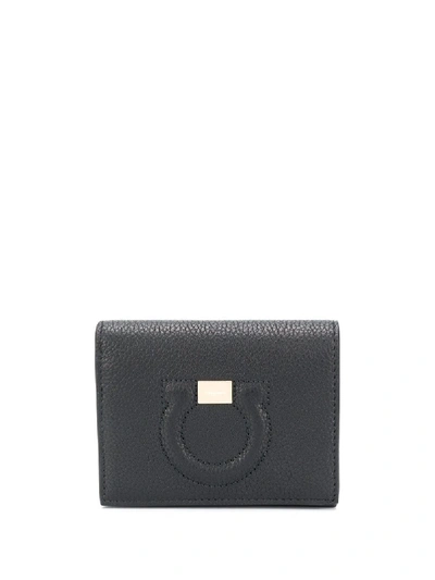 Ferragamo Embossed Gancini Motif Grainy Wallet In Black