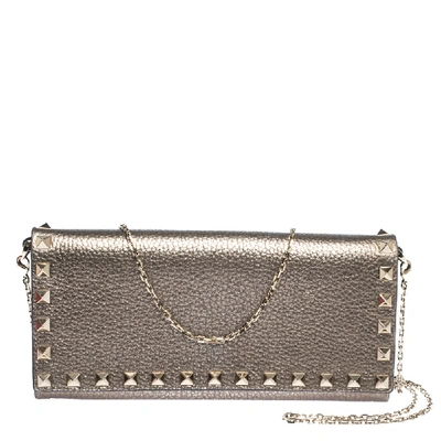 Pre-owned Valentino Garavani Metallic Leather Rockstud Wallet On Chain