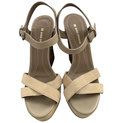 Pre-owned Hugo Boss Ecru Suede Sandals