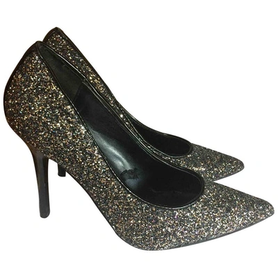 Pre-owned Guess Glitter Heels In Silver