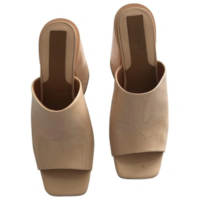 Pre-owned Jaggar Beige Patent Leather Mules & Clogs