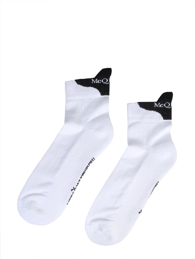 Shop Alexander Mcqueen Socks With Logo In Bianco/nero