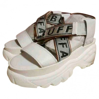 Pre-owned Buffalo White Leather Sandals