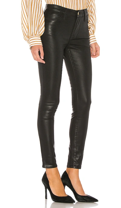 Shop Frame Le High Skinny Coated. - In Noir Coated