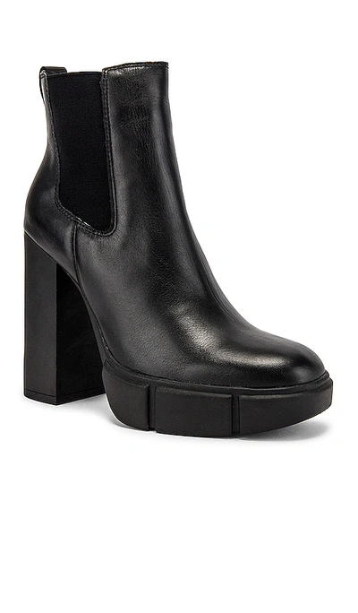 Shop Steve Madden Revised 부티 In Black