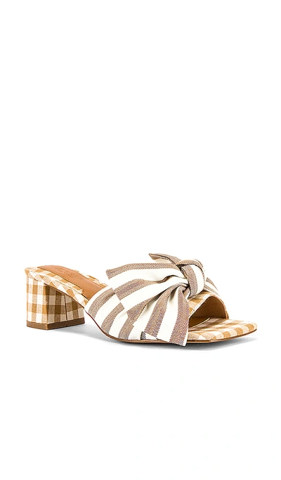 Shop Jaggar Bow 뮬 In Toffee & White