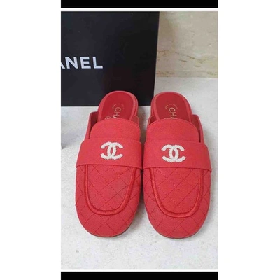 Pre-owned Chanel Red Cloth Mules & Clogs
