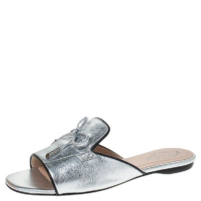Pre-owned Tod's Metallic Leather Open Toe Flat Slides Size 36 In Silver