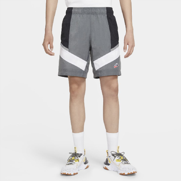 nike heritage windrunner short