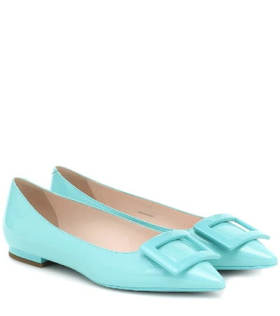 Shop Roger Vivier Gommetine Ball Patent-leather Ballet Flats In Blue