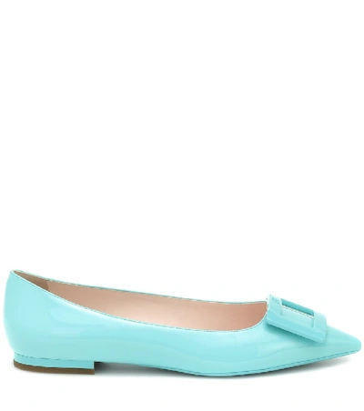 Shop Roger Vivier Gommetine Ball Patent-leather Ballet Flats In Blue