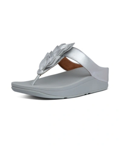 Shop Fitflop Women's Fino Leaf Metallic Leather Toe-thongs Sandal Women's Shoes In Silver