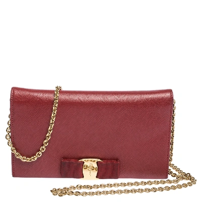 Pre-owned Ferragamo Red Leather Vara Bow Wallet On Chain