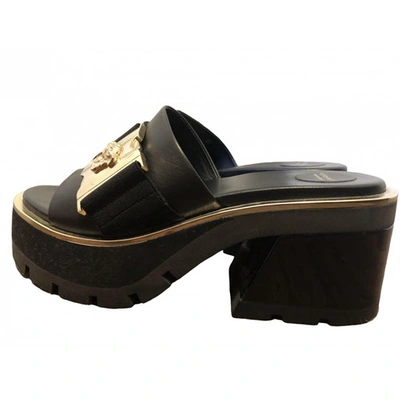 Pre-owned Versace Black Leather Sandals