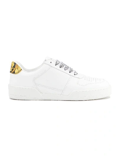 Shop Versace Sneaker Ilus In White+black+gold