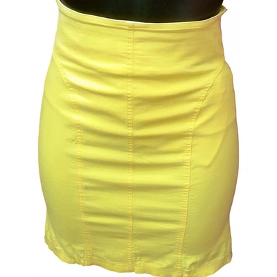 Pre-owned Versus Mini Skirt In Yellow