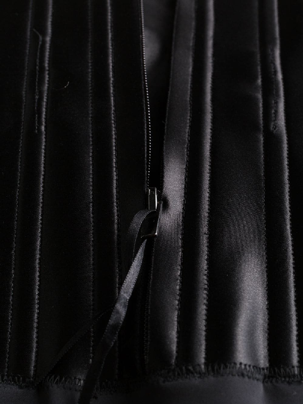 spanx under sculpture