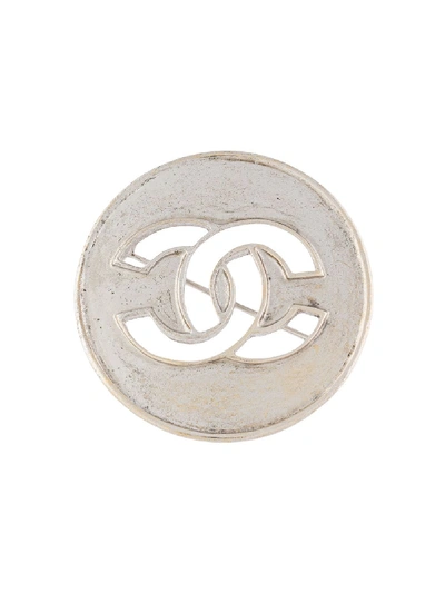 Pre-owned Chanel 1996 Cut-out Cc Medallion Brooch In Silver
