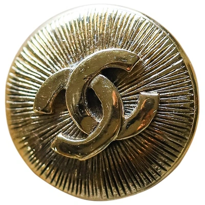 Pre-owned Chanel Cc Gold Metal Pins & Brooches