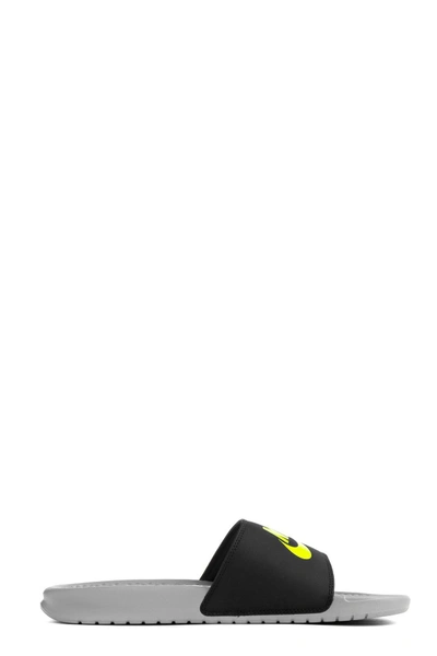 Shop Nike Benassi Jdi In Grigio/giallo