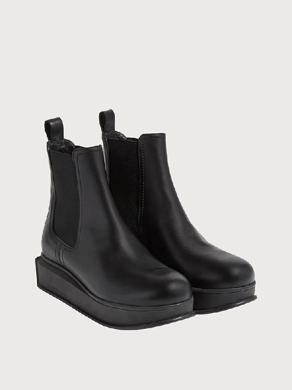 chelsea boot with wide toe box
