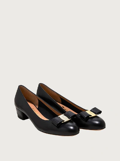 Ferragamo Vara 1 Wrapped Heel Pumps In Black