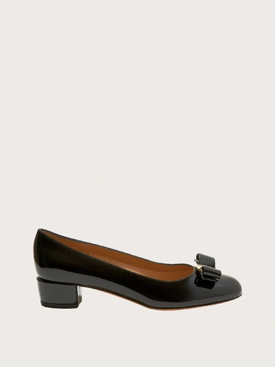 Ferragamo Vara Bow-embellished Patent-leather Pumps In Black