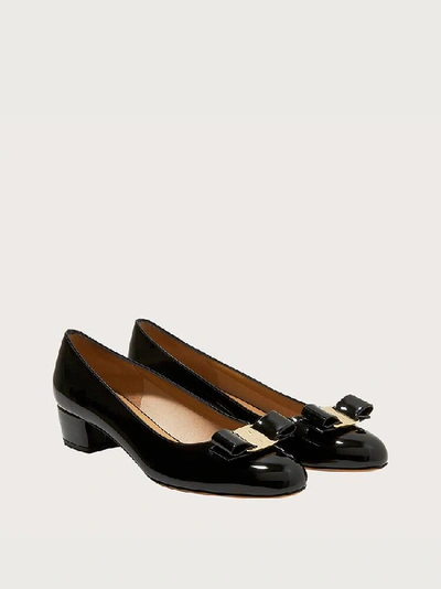 Ferragamo Vara Bow-embellished Patent-leather Pumps In Black
