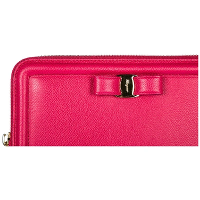 Shop Ferragamo Salvatore  Vara Bow Zipped Wallet In Pink