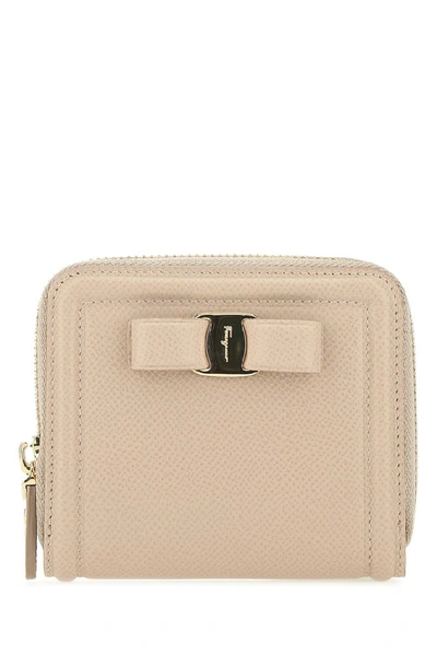 Shop Ferragamo Salvatore  Vara Bow Zipped Wallet In Beige