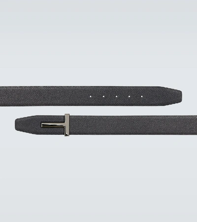 Tom Ford Reversible Grain Leather T Belt For Men In Dual Shades In Blue