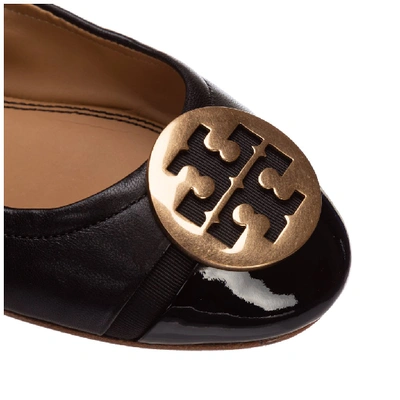 Shop Tory Burch Logo Flat Shoes In Black