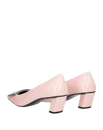 Shop Roger Vivier Pump In Light Pink