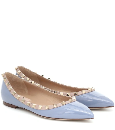 Shop Valentino Rockstud Patent-leather Ballet Flats In Blue