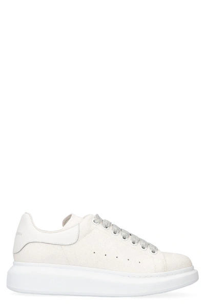 Shop Alexander Mcqueen Larry Glitter Sneakers In Bianco