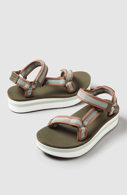 teva flatform universal sandal