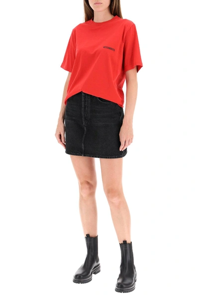 Shop Vetements T-shirt With Logo Print In Red,black