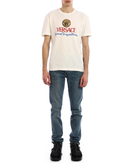 Shop Versace T-shirt Signature White