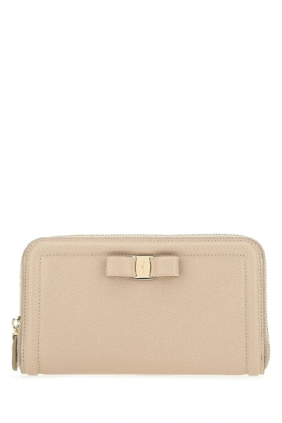 Shop Ferragamo Salvatore  Vara Bow Continental Wallet In Beige