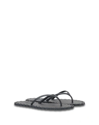 Carlotha Ray Toe Strap Sandals In Black