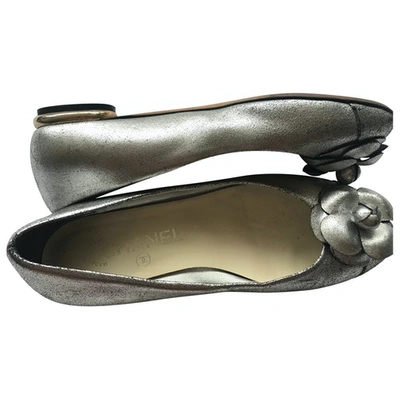 Pre-owned Chanel Silver Leather Ballet Flats