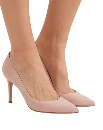 Shop Gianvito Rossi Pumps In Pink