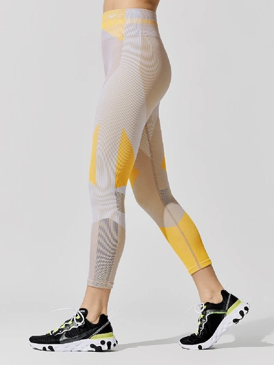 Nike Sculpt Icon Clash Women's Seamless 7/8 Training Tights (pale Ivory) -  Clearance Sale In Pale Ivory/shimmer/laser Orange/pale Ivory | ModeSens