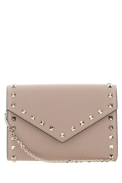 Shop Valentino Garavani Rockstud Chain Wallet In Beige