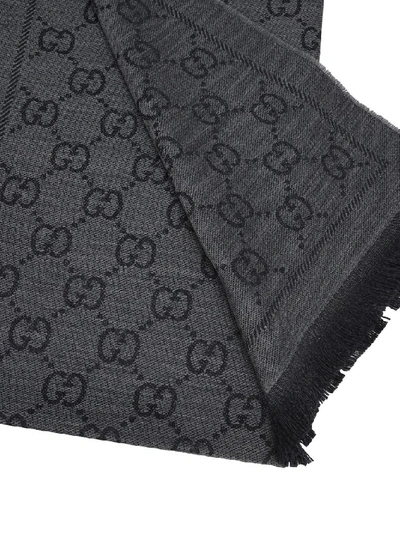 Shop Gucci Gg Jacquard Pattern Knitted Scarf In Grey