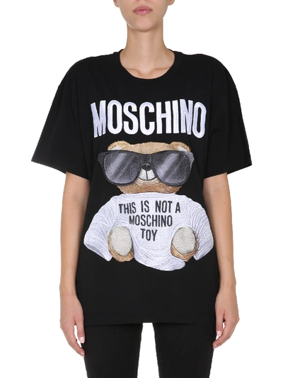 Shop Moschino Oversize Fit T-shirt In Black