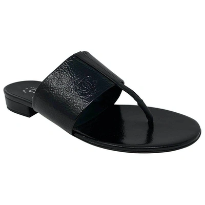 Pre-owned Chanel Leather Flip Flops In Black