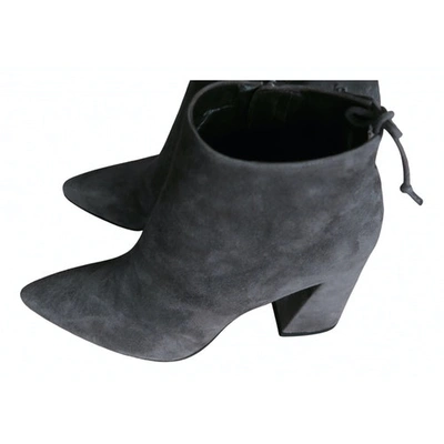 Pre-owned Stuart Weitzman Ankle Boots In Grey
