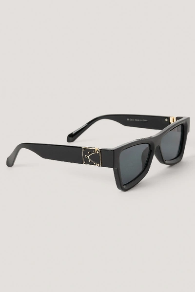 Shop Na-kd Edgy Temple Detailed Sunglasses - Black In Gold/black